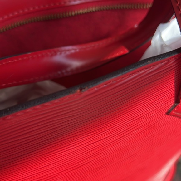 Authentic LV hand bag. - Picture 8 of 8